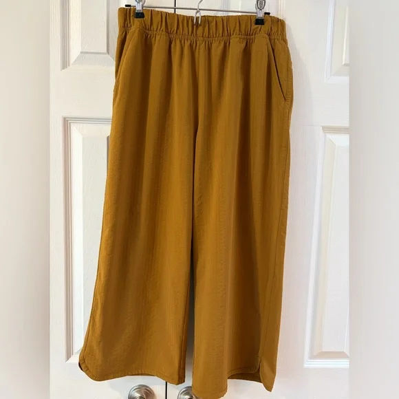 Title Nine Mustard Staycation Cropped Elastic Waist Pants Size M - Picture 1 of 12